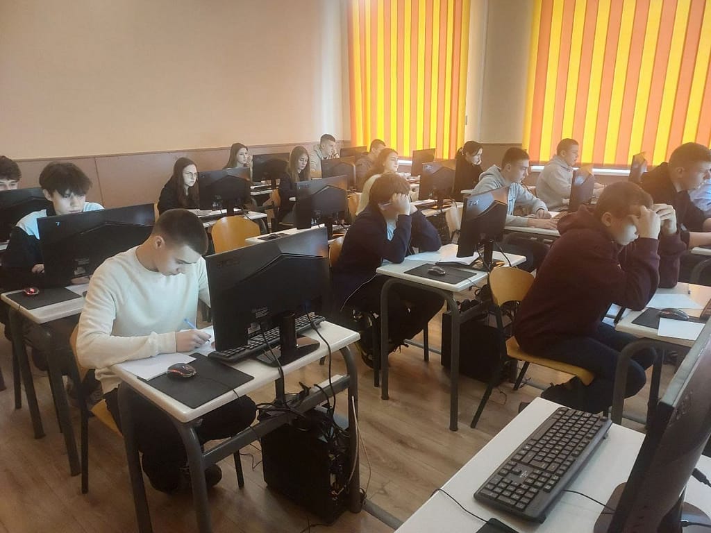 photo 5213131970337435466 y