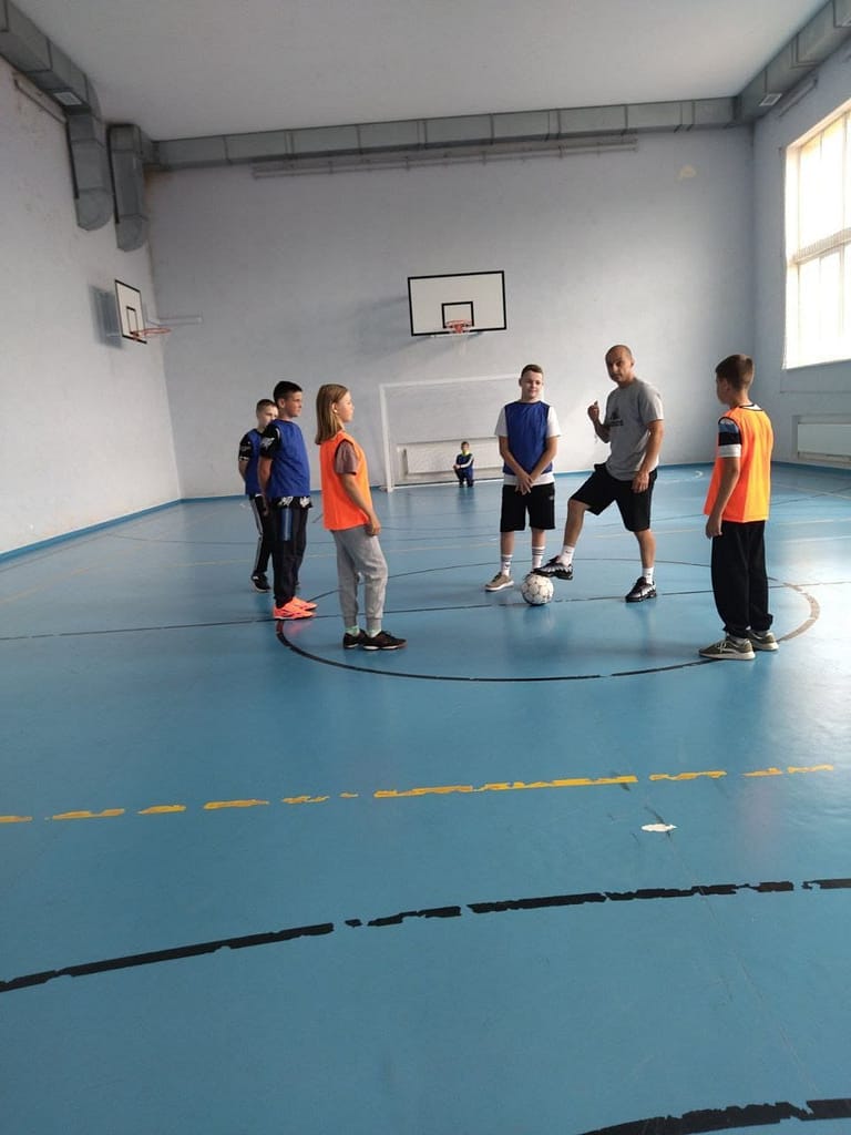 photo 5413455541444929110 y